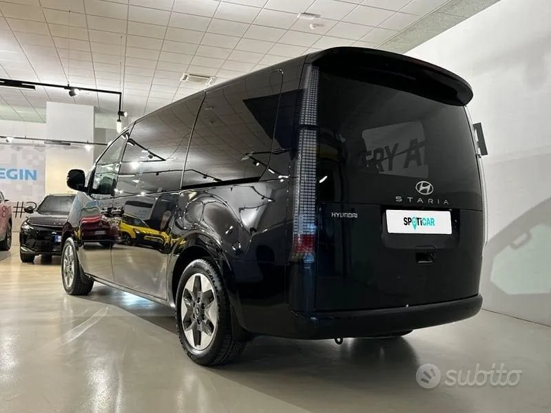 Hyundai Staria 2023 photo 3