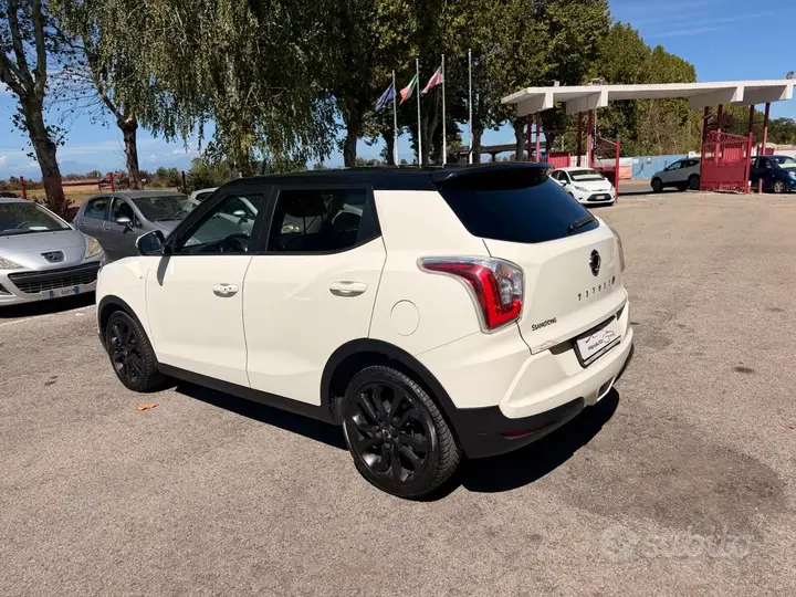 KG Mobility Tivoli 2015 photo 5
