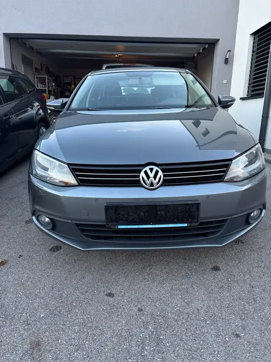 Volkswagen Jetta 2012 photo 2