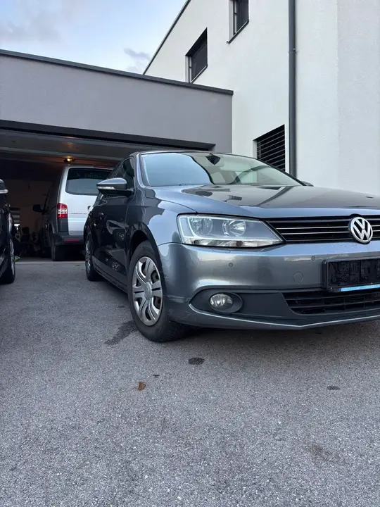 Volkswagen Jetta 2012 photo 3