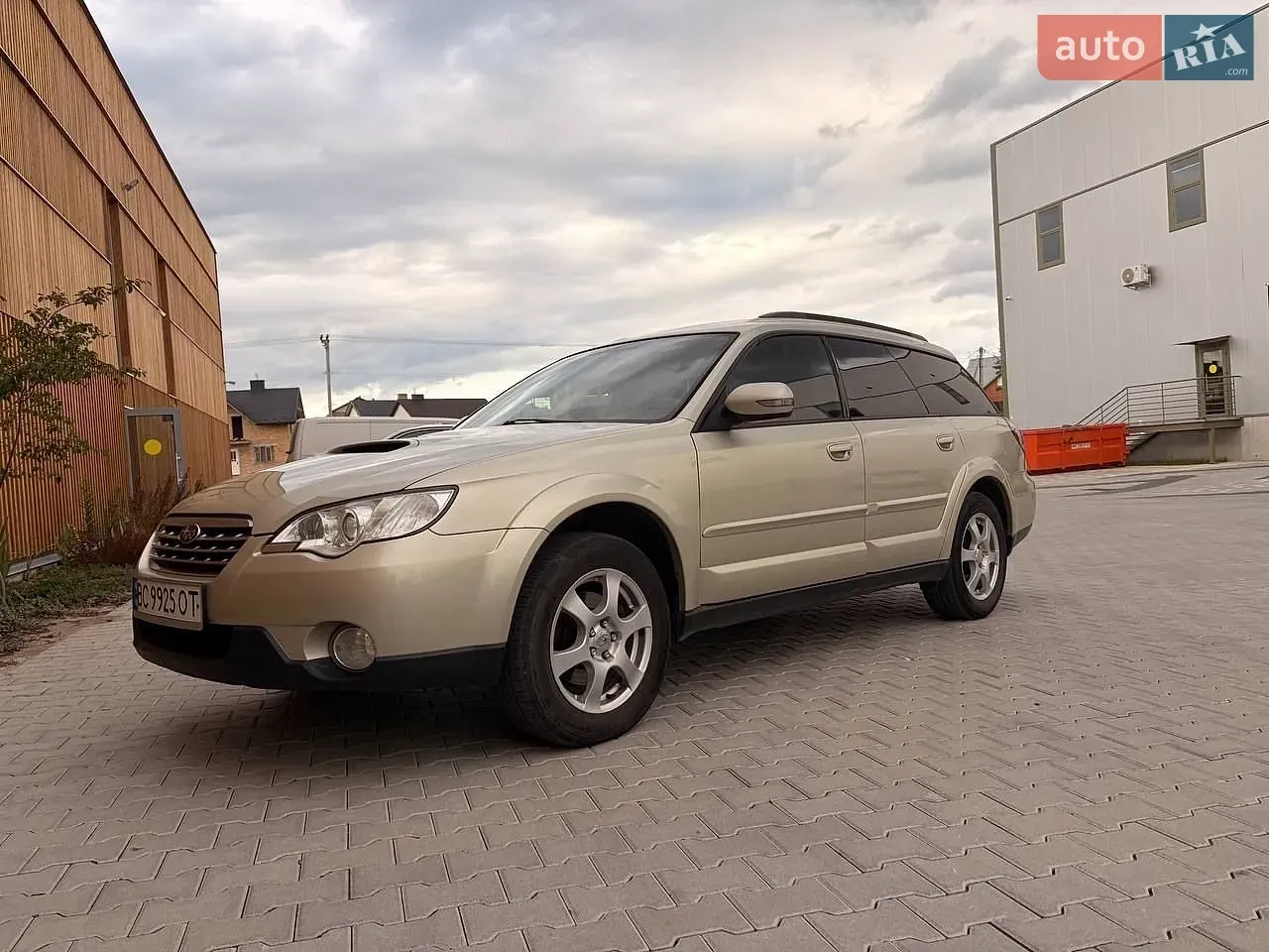 Subaru Outback 2009 photo 2