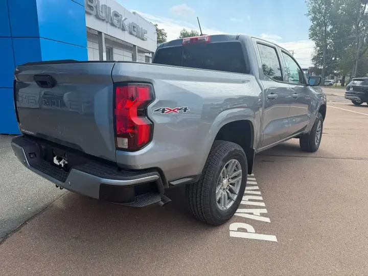 Chevrolet Colorado 2026 photo 2