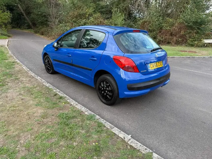 Peugeot 207 2006 photo 4