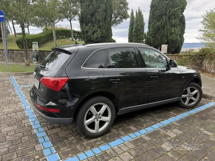 Audi Q5 2010 photo 2