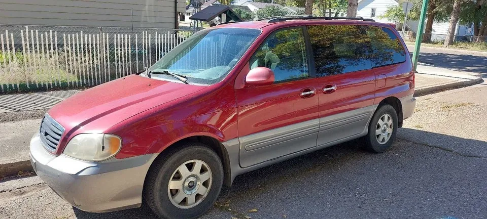 Kia Sedona 2002 photo 2