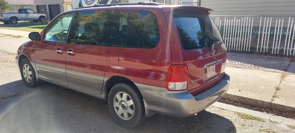 Kia Sedona 2002 photo 4