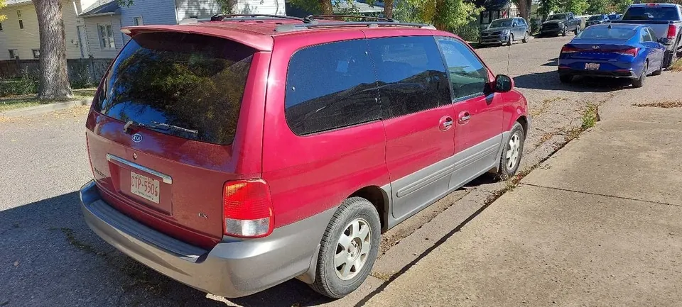 Kia Sedona 2002 photo 3