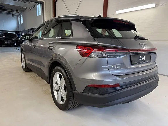 Audi Q4 2023 photo 4