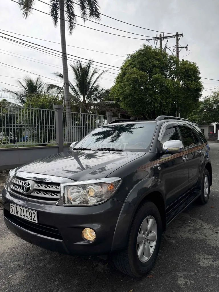 Toyota Fortuner 2011 photo 3