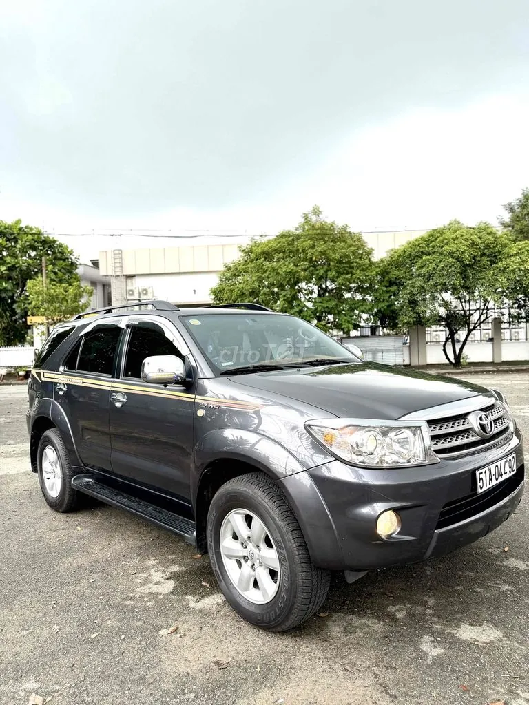 Toyota Fortuner 2011 photo 2