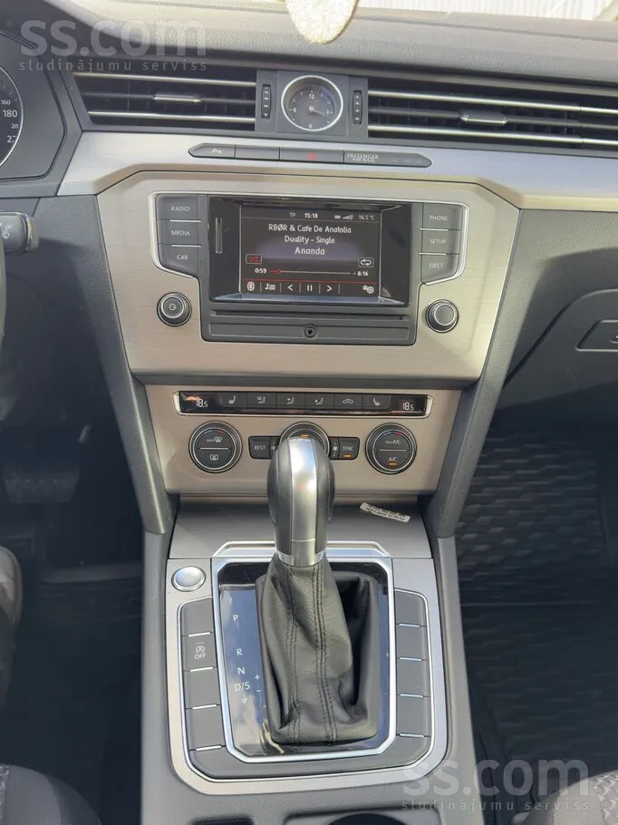 Volkswagen Passat 2016 photo 2