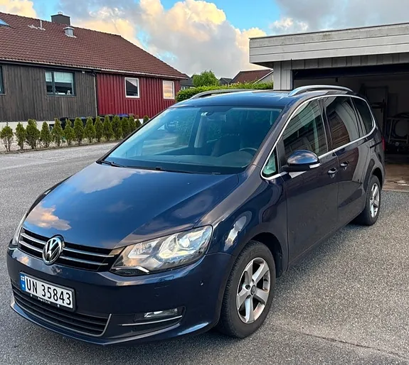 Volkswagen Sharan 2012 photo 2