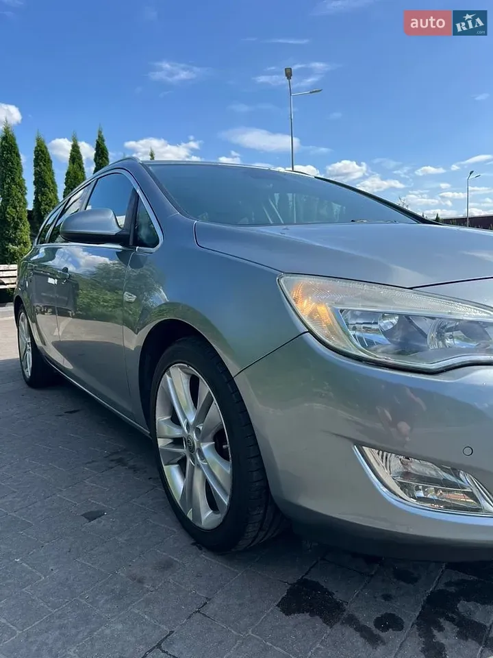 Opel Astra 2010 photo 5