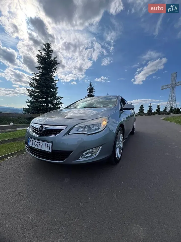 Opel Astra 2010 photo 2