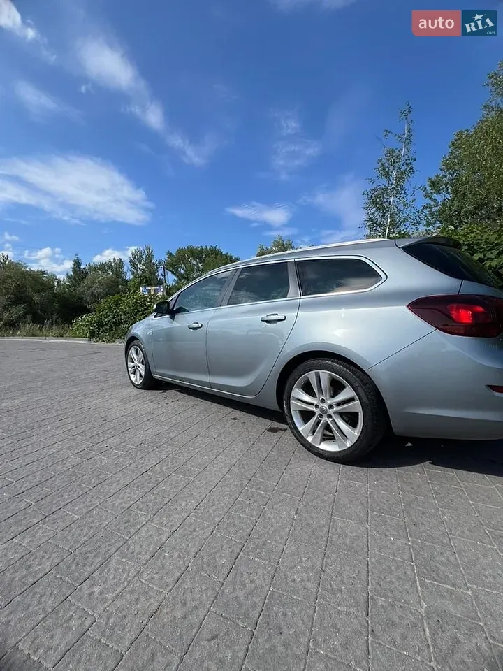 Opel Astra 2010 photo 3