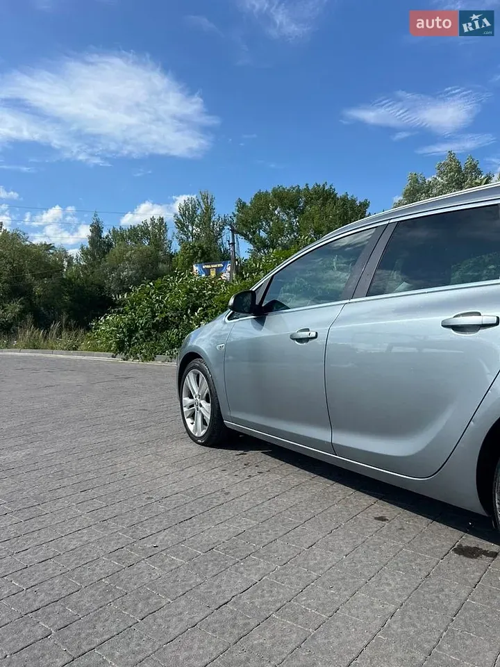 Opel Astra 2010 photo 4