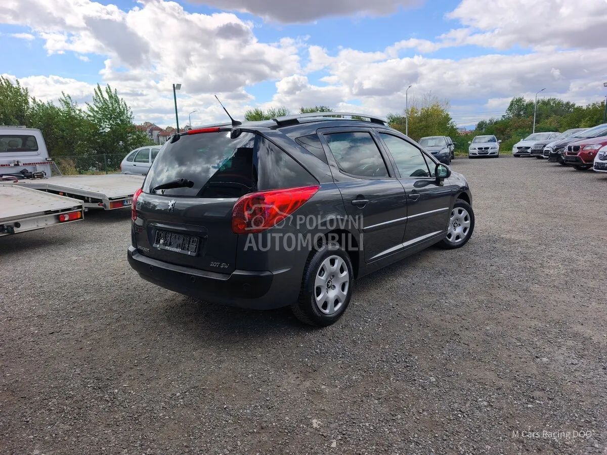 Peugeot 207 2010 photo 2