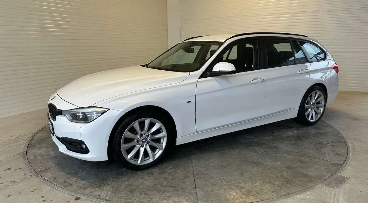 BMW 3 Series 2017 photo 2