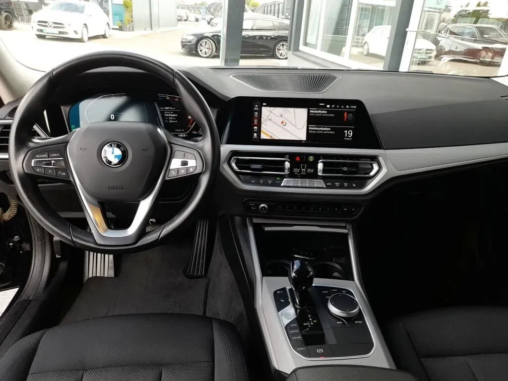 BMW 3 Series 2021 photo 3