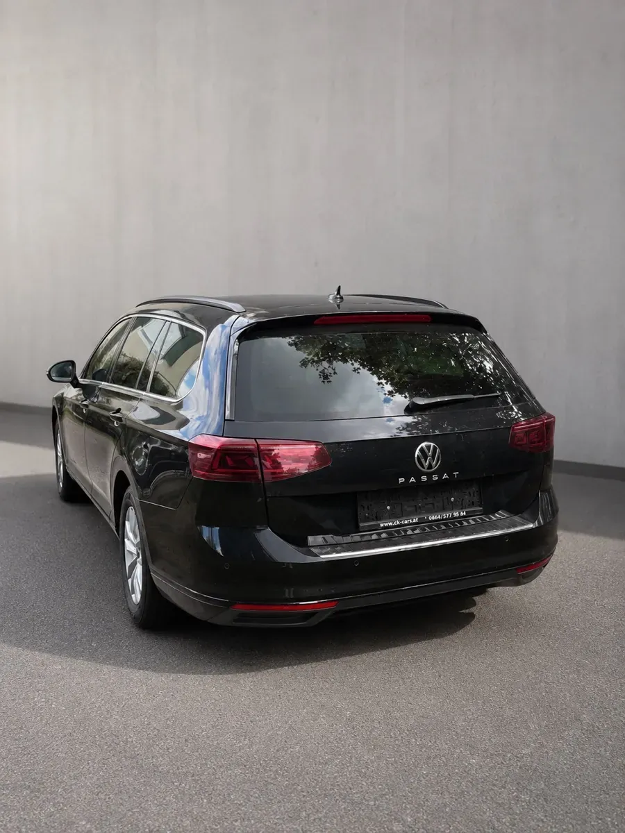 Volkswagen Passat 2022 photo 2