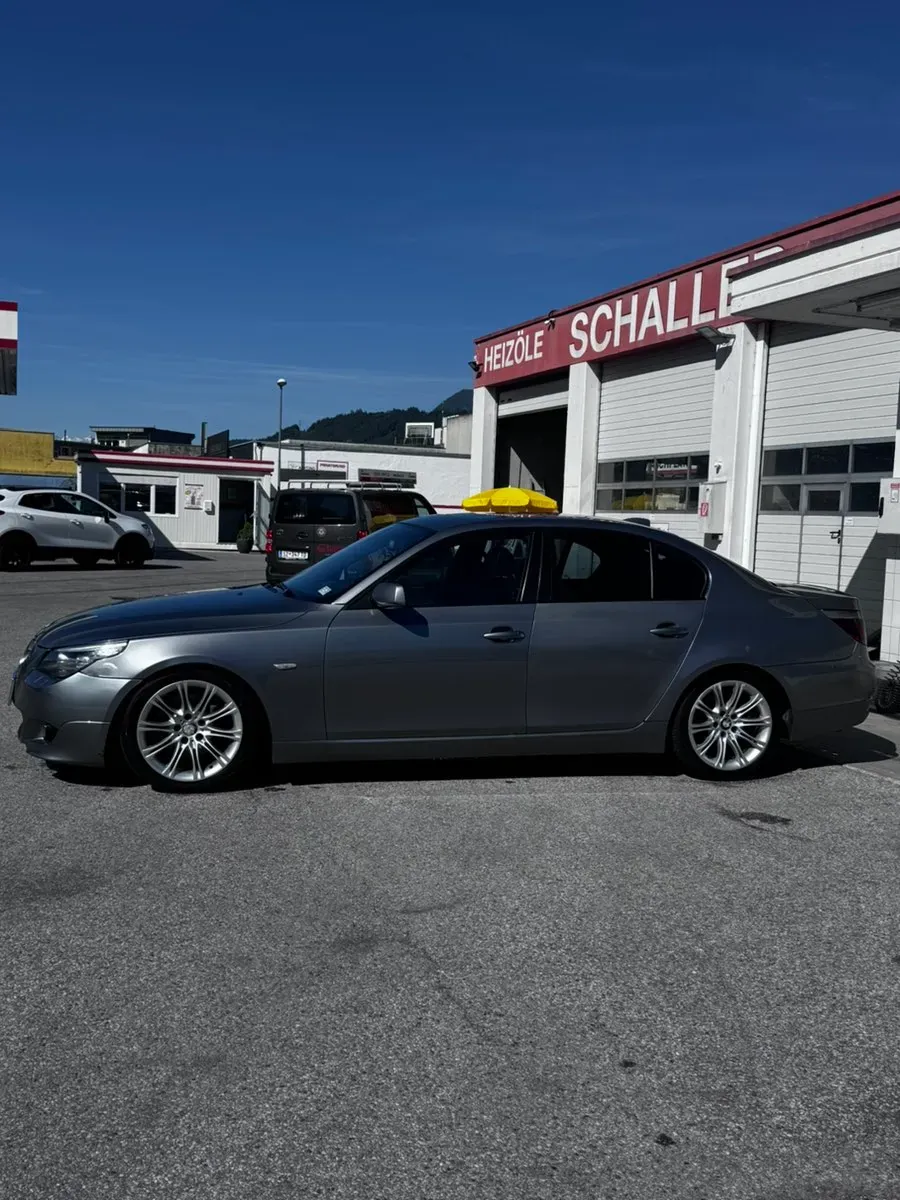 BMW 5 Series 2008 photo 2