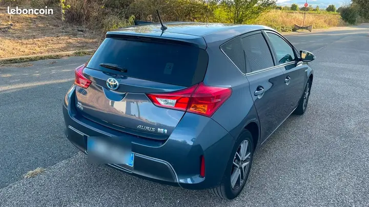 Toyota Auris 2014 photo 2