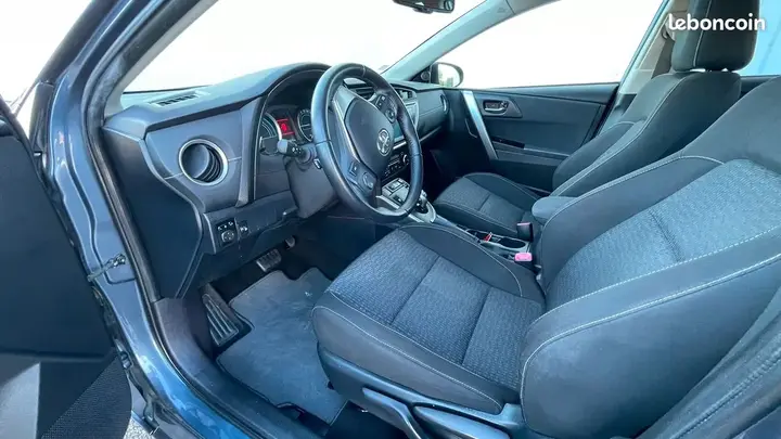 Toyota Auris 2014 photo 3