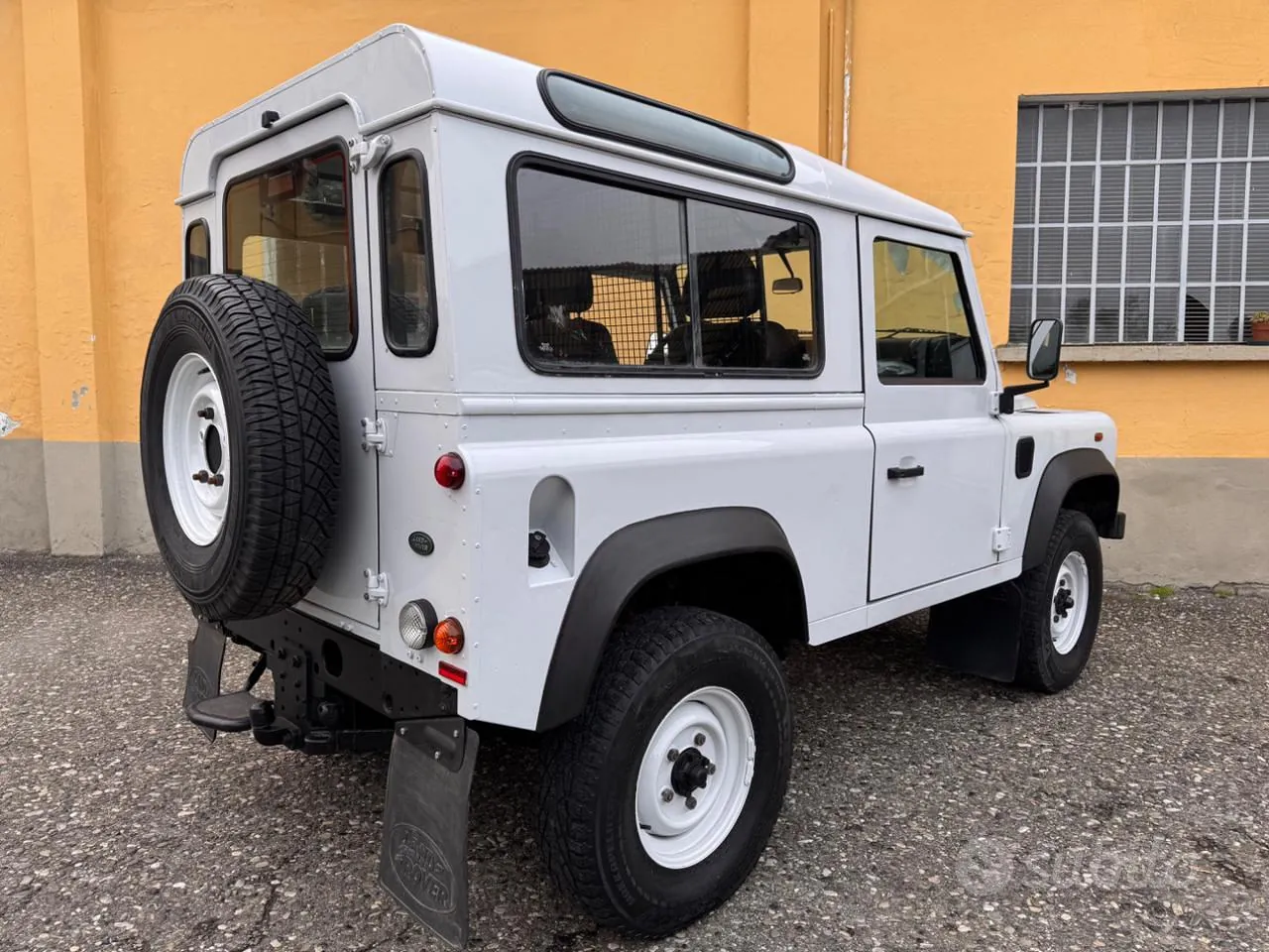 Land Rover Defender 2014 photo 5