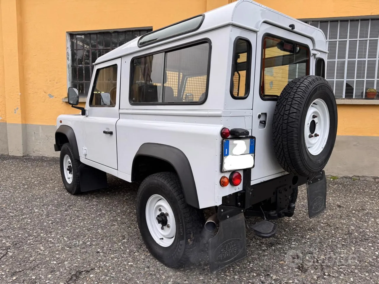 Land Rover Defender 2014 photo 4