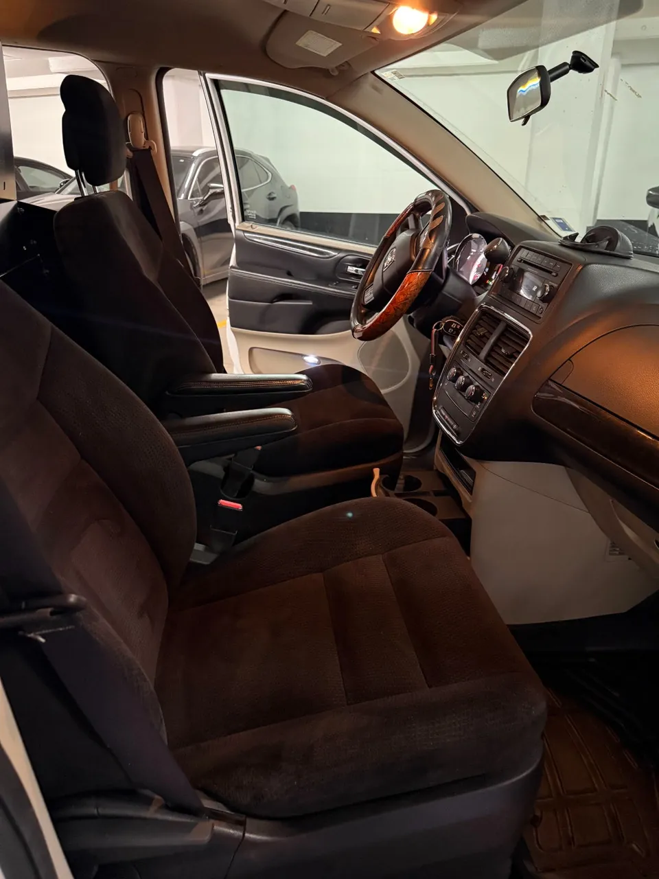 Dodge Ram Van 2014 photo 3