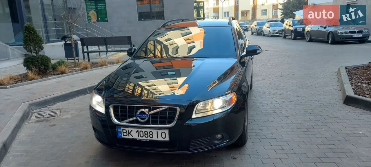 Volvo V70 2011 photo 2