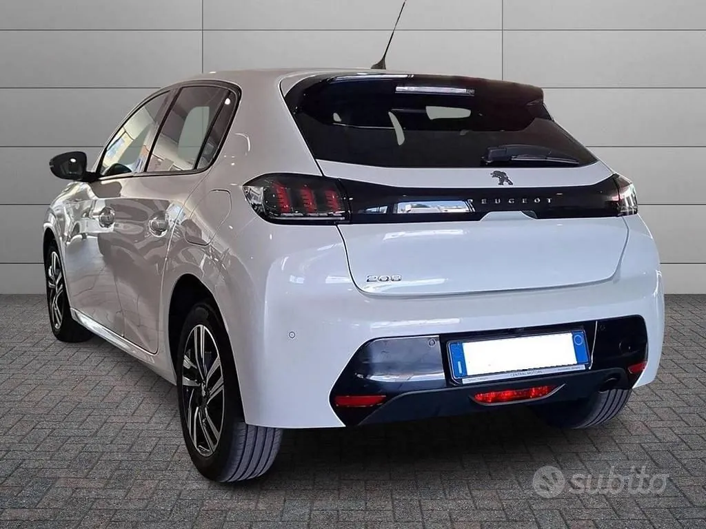 Peugeot 208 2023 photo 2
