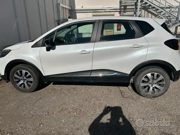 Renault Captur 2018 photo 2