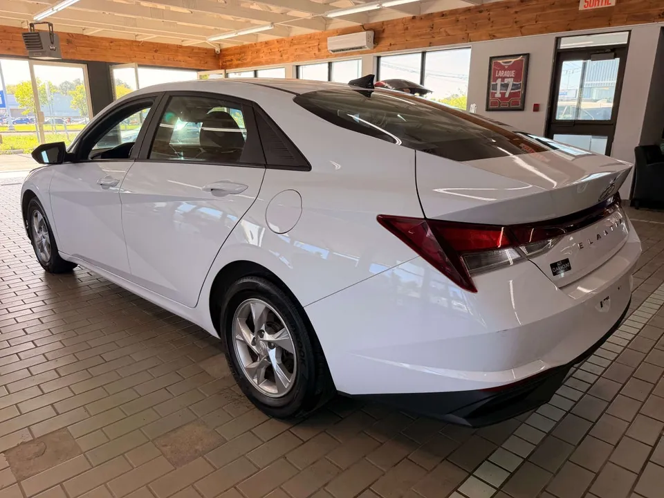 Hyundai Elantra 2023 photo 3
