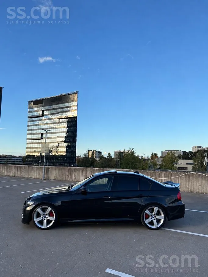 BMW E90 2006 photo 2