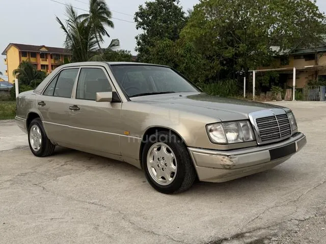 Mercedes-Benz 230E