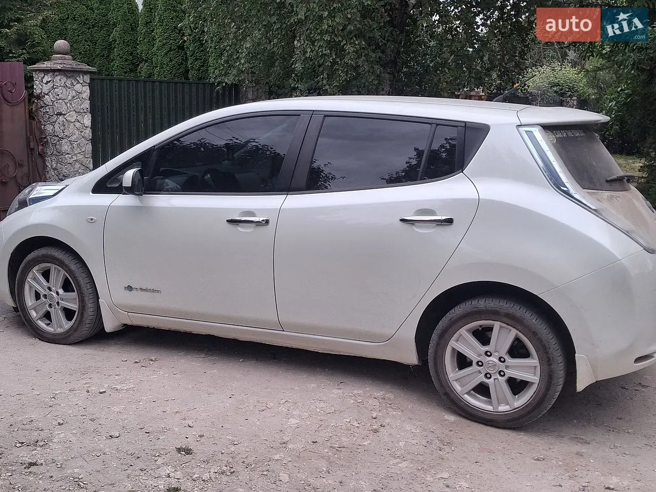 Nissan Leaf 2011 photo 2