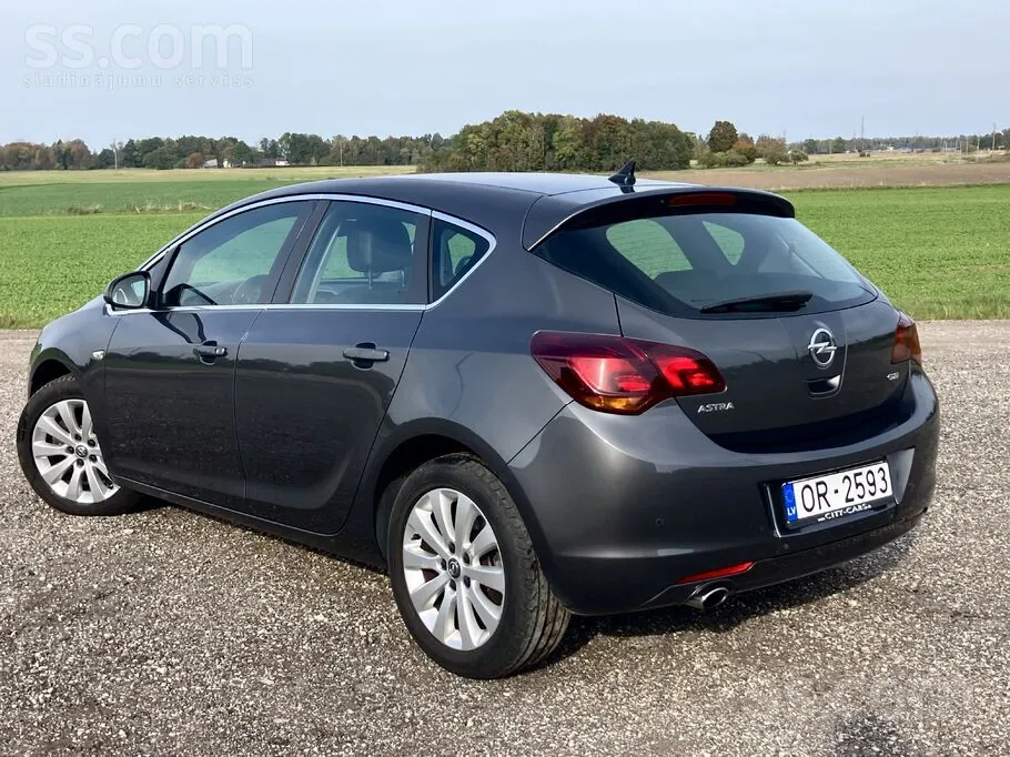 Opel Astra 2010 photo 5