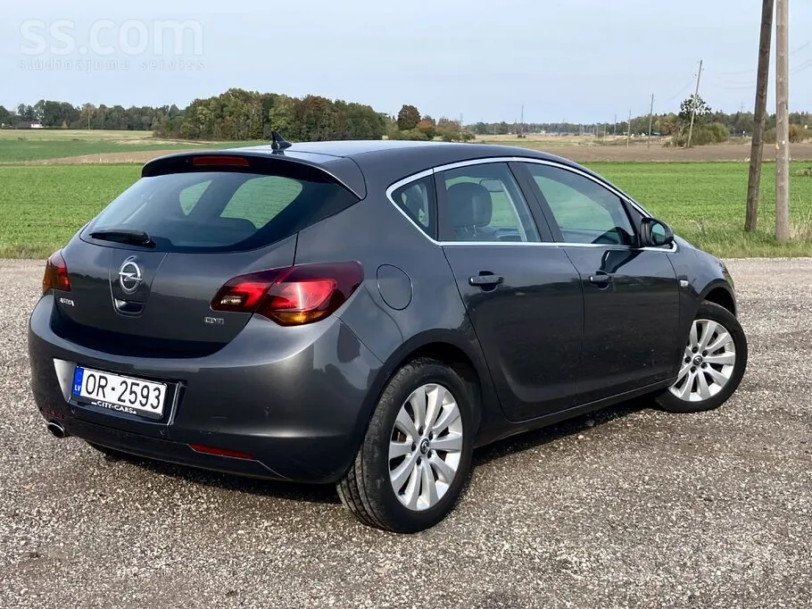 Opel Astra 2010 photo 3