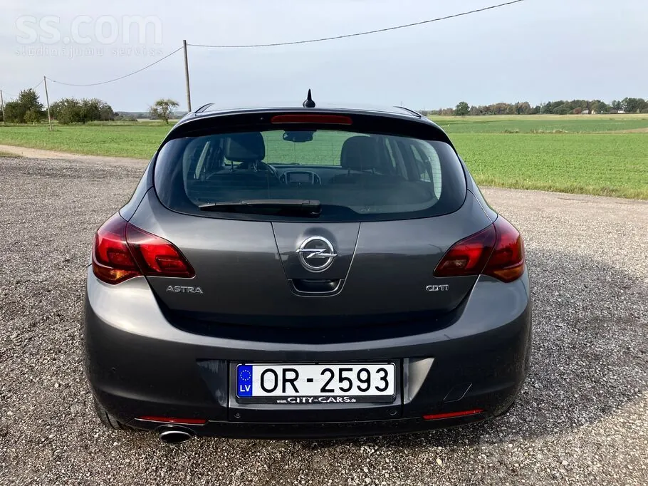 Opel Astra 2010 photo 4