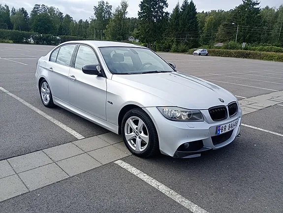 BMW 318I 2009 photo 3