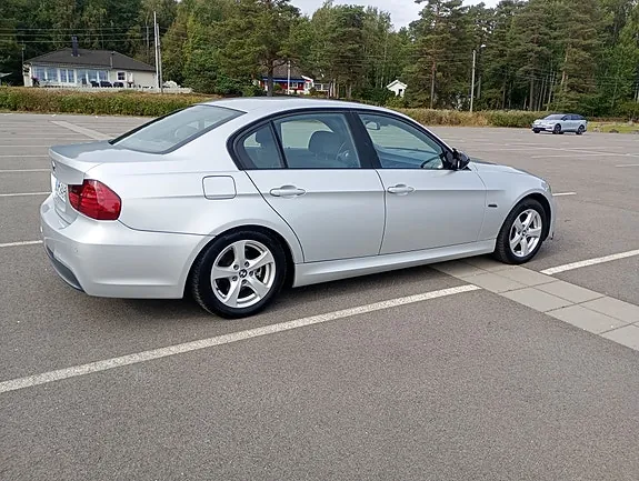BMW 318I 2009 photo 5