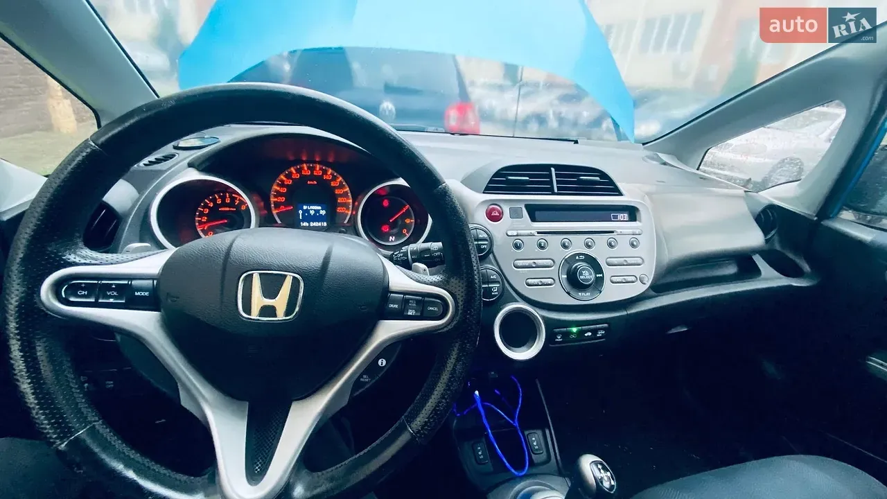 Honda Jazz 2010 photo 2