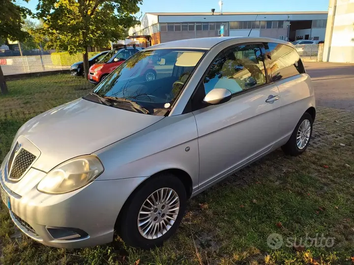Lancia Ypsilon