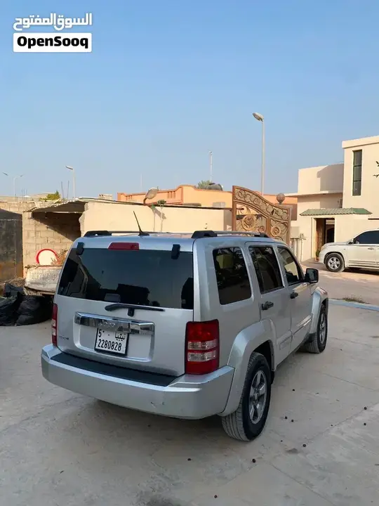 Jeep Liberty 2012 photo 2