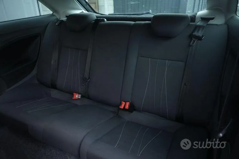 Seat Ibiza 2011 photo 3