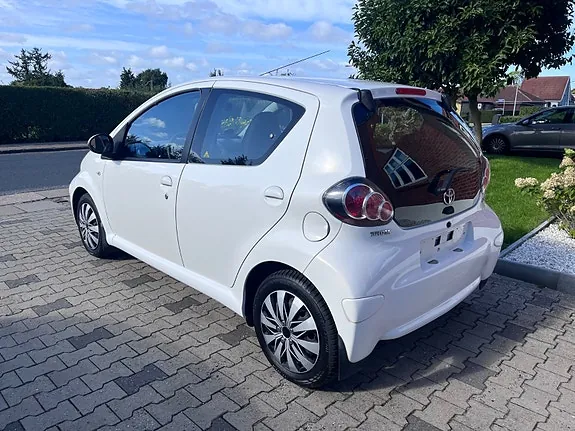 Toyota Aygo 2010 photo 3