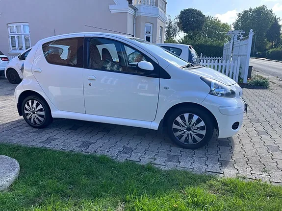 Toyota Aygo 2010 photo 5