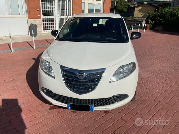 Lancia Ypsilon 2015 photo 4