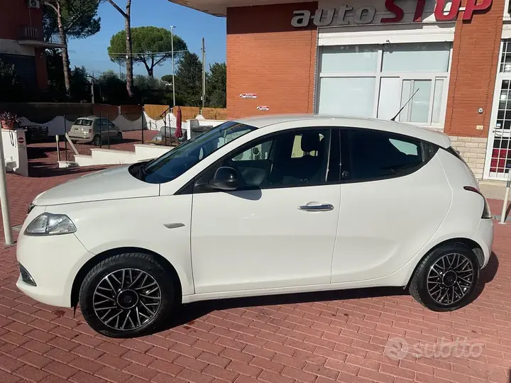 Lancia Ypsilon 2015 photo 3